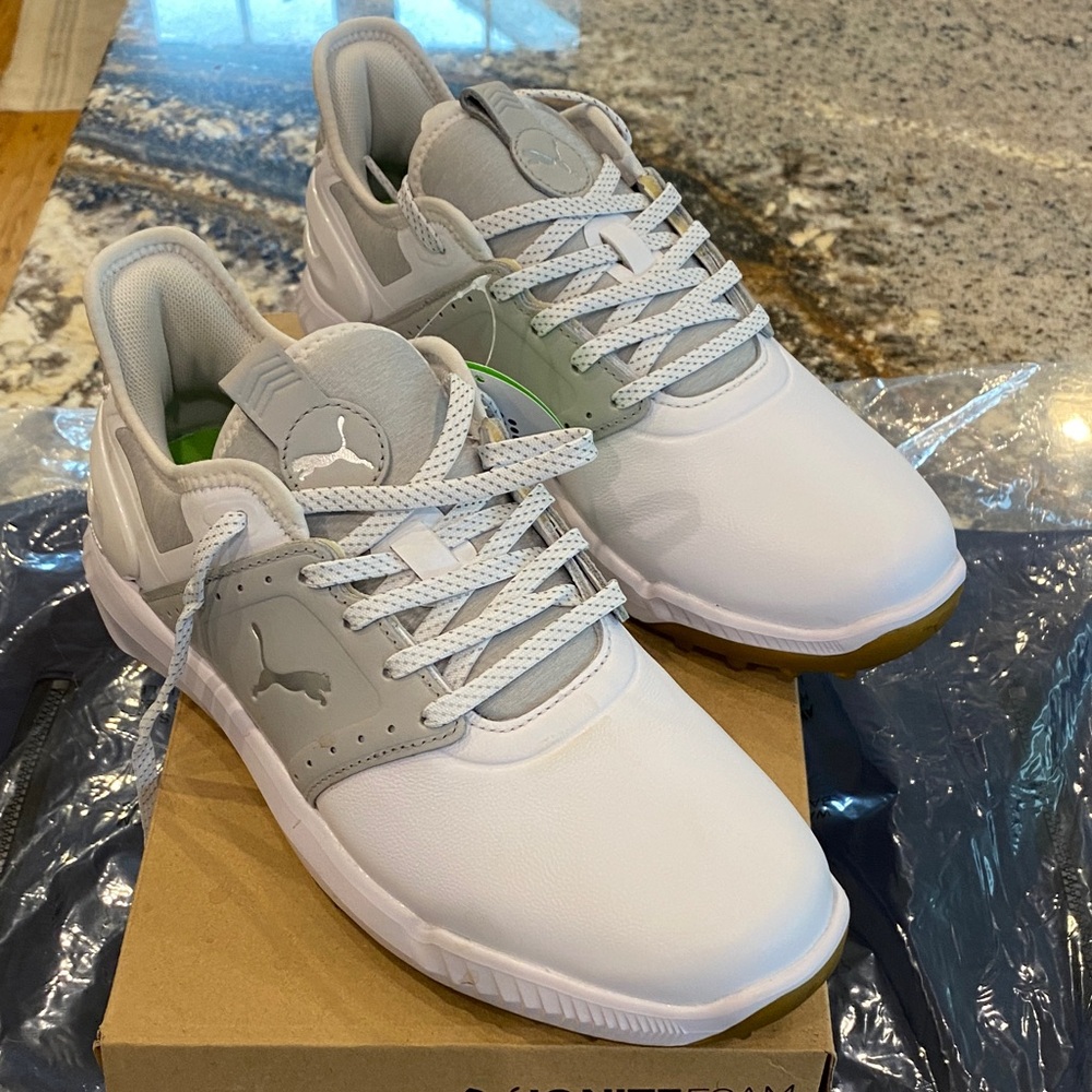 Women’s Puma Golf Shoes. Size 8, white with gray.